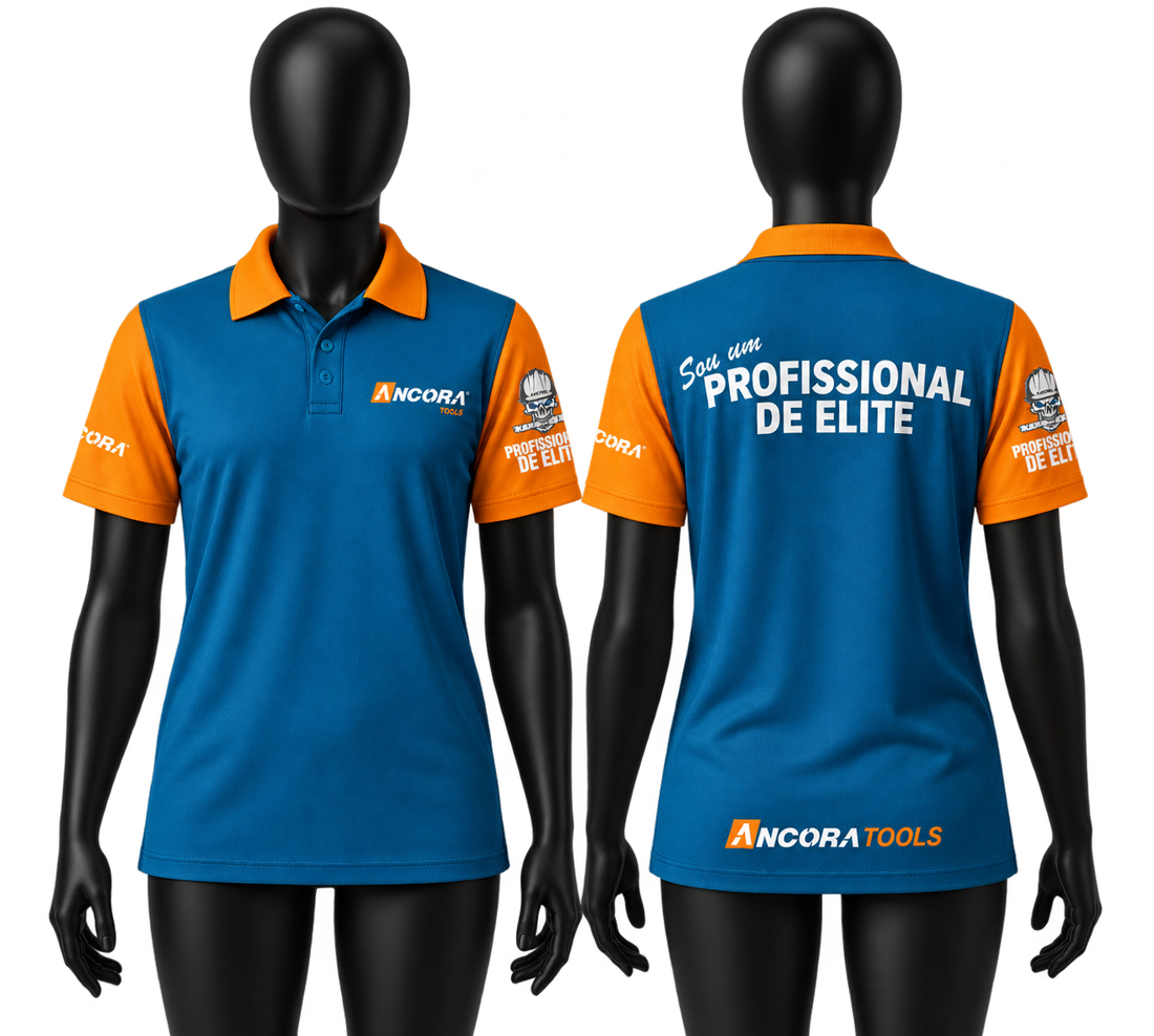 Mockup 3D de camisa polo personalizada azul com gola e manga laranja, frente e verso, produzida em Campinas/SP